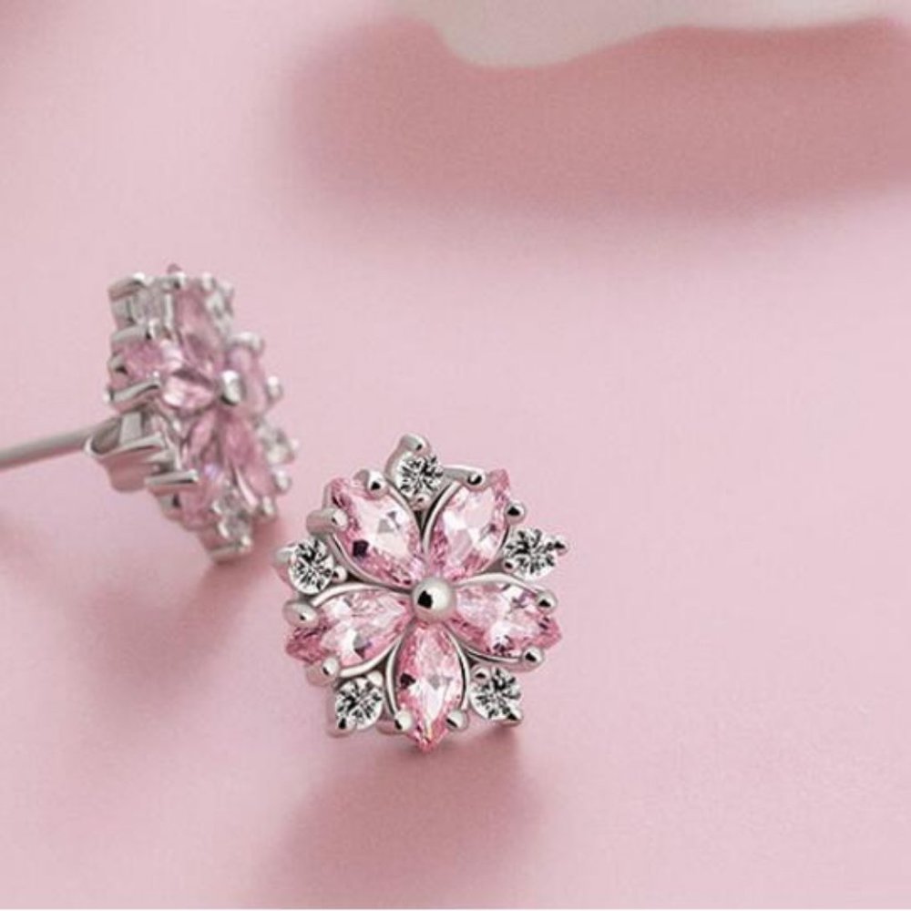 *NEW 925 Sterling Silver Diamond Flower Earrings - Picture 4 of 8